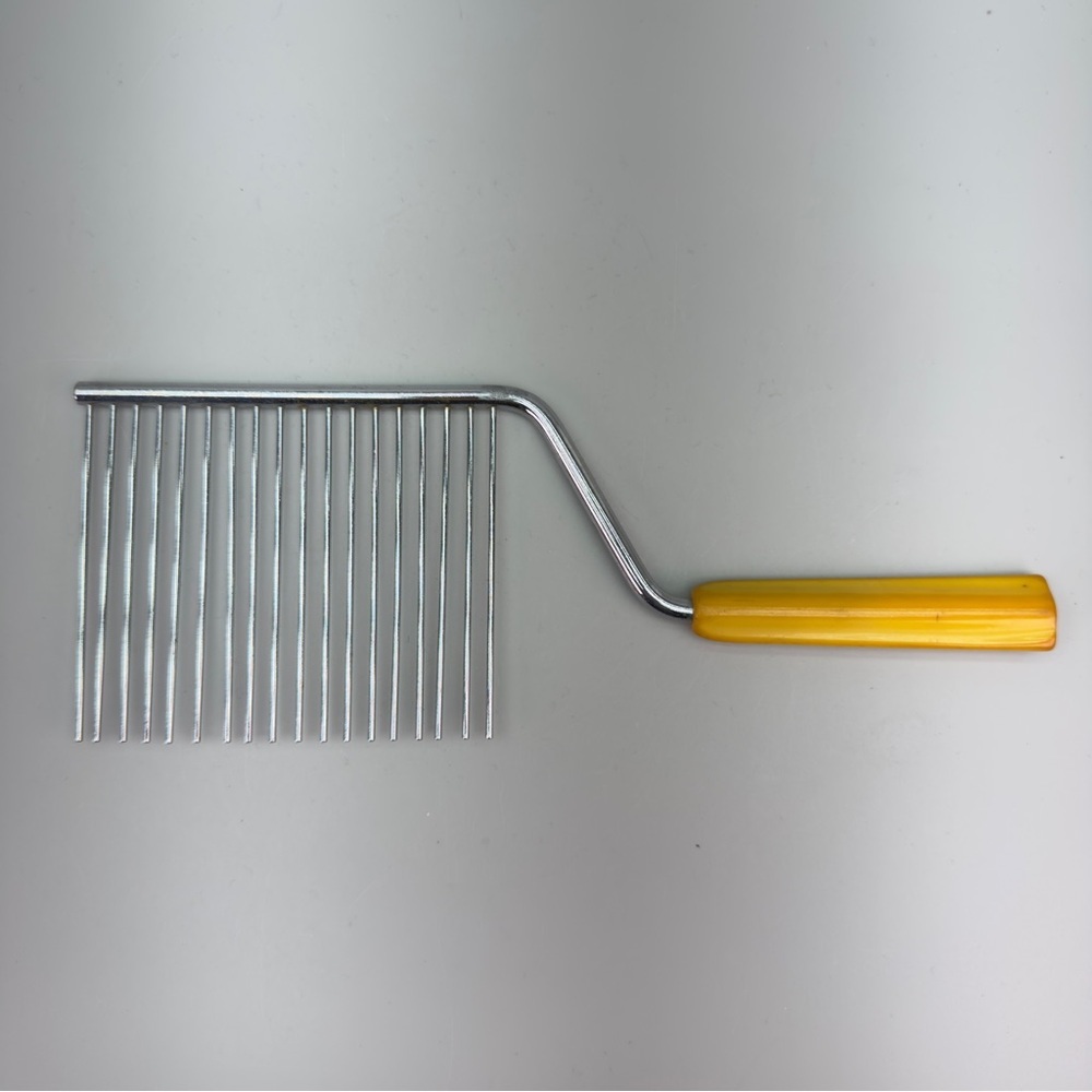 Vintage Butterscotch Bakelite Cake Breaker Cutter